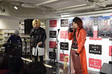 左からfeaturing16、Dar'k~ness。(Photo by Yasuhiro Ohara)