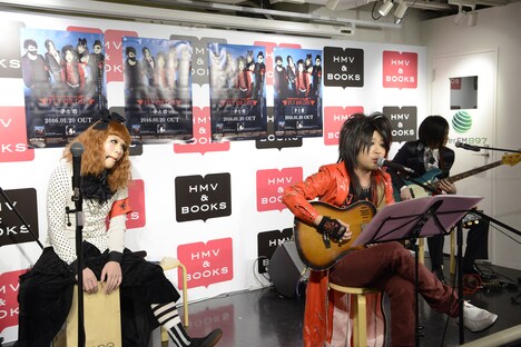 左から内野くん、Dar'k~ness、◯堕(◯は温泉マーク)。(Photo by Yasuhiro Ohara)