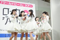 オリコンシングルデイリーランキング10位の報告に驚きの表情を見せるロッカジャポニカ。（撮影：笹森健一）