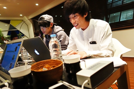 THE ORAL CIGARETTES「Listen with」チャットの様子。