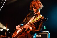 亀本寛貴（GLIM SPANKY）（撮影： 釘野孝宏）