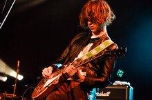 亀本寛貴（GLIM SPANKY）（撮影： 釘野孝宏）