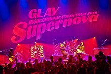 「GLAY HIGHCOMMUNICATIONS TOUR 2016 "Supernova"」1月28日の大阪・オリックス劇場公演の様子。（撮影：岡田裕介）
