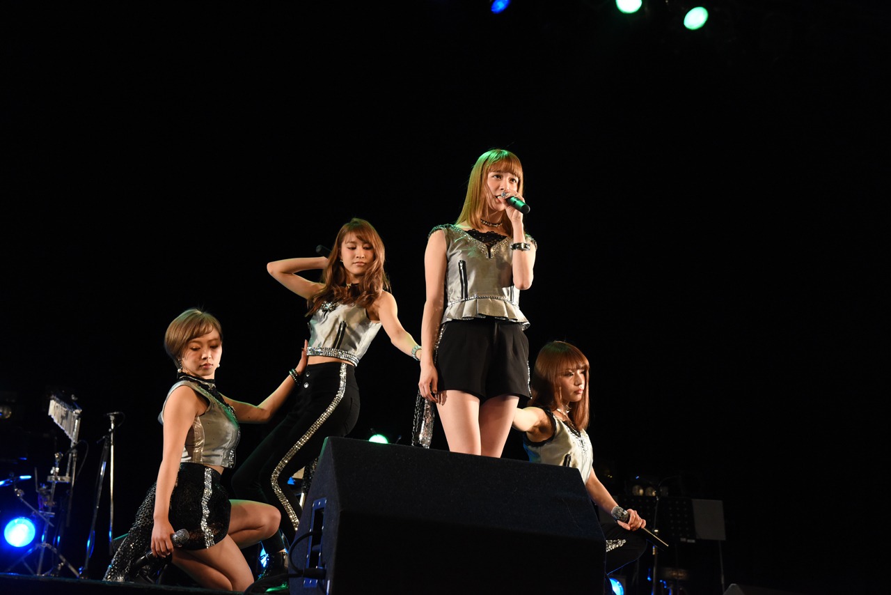 チャオ ベッラ チンクエッティによるライブの様子。