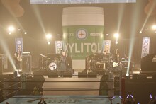 Thinking Dogsによるライブの様子。（写真提供：ロッテPR事務局）