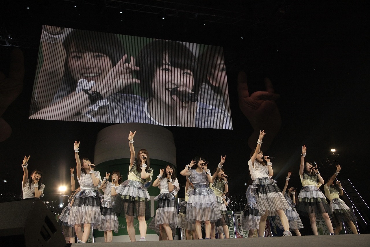 乃木坂46によるライブの様子。（写真提供：ロッテPR事務局）