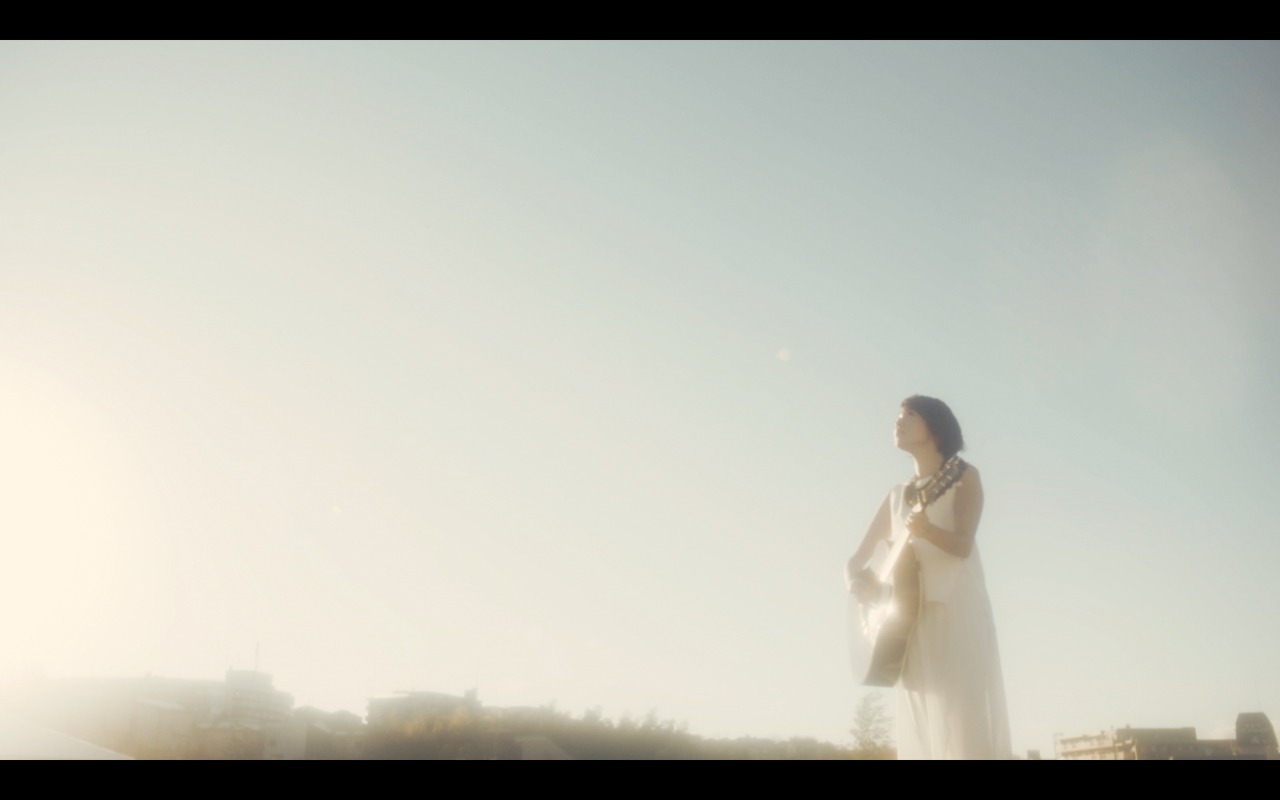 丸本莉子「フシギな夢」ミュージックビデオのワンシーン。