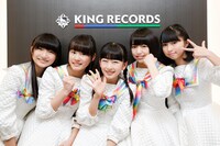 ロッカジャポニカ。左から椎名るか、平瀬美里、高井千帆、内藤るな、内山あみ。（撮影：上山陽介）