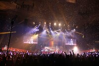 和楽器バンド「大新年会2016 日本武道館 -暁ノ宴-」の様子。（写真提供：エイベックス・ミュージック・クリエイティヴ）