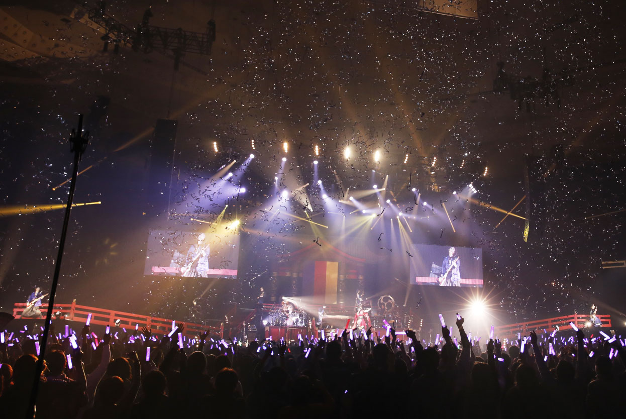 和楽器バンド「大新年会2016 日本武道館 -暁ノ宴-」の様子。（写真提供：エイベックス・ミュージック・クリエイティヴ）
