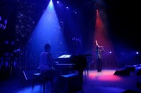 平井堅「Ken Hirai 20th Anniversary Opening Special!!」の様子。 （撮影：田中栄治）