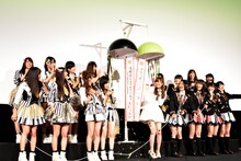 映画「尾崎支配人が泣いた夜DOCUMENTARY of HKT48」舞台挨拶の様子。