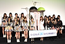 映画「尾崎支配人が泣いた夜DOCUMENTARY of HKT48」舞台挨拶の様子。