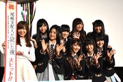 映画「尾崎支配人が泣いた夜DOCUMENTARY of HKT48」舞台挨拶の様子。