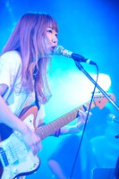 mick（Vo, G, Piano / Amelie）（Photo by MAYUMI -kiss it bitter-）