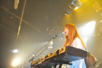 mick（Vo, G, Piano / Amelie）（Photo by MAYUMI -kiss it bitter-）