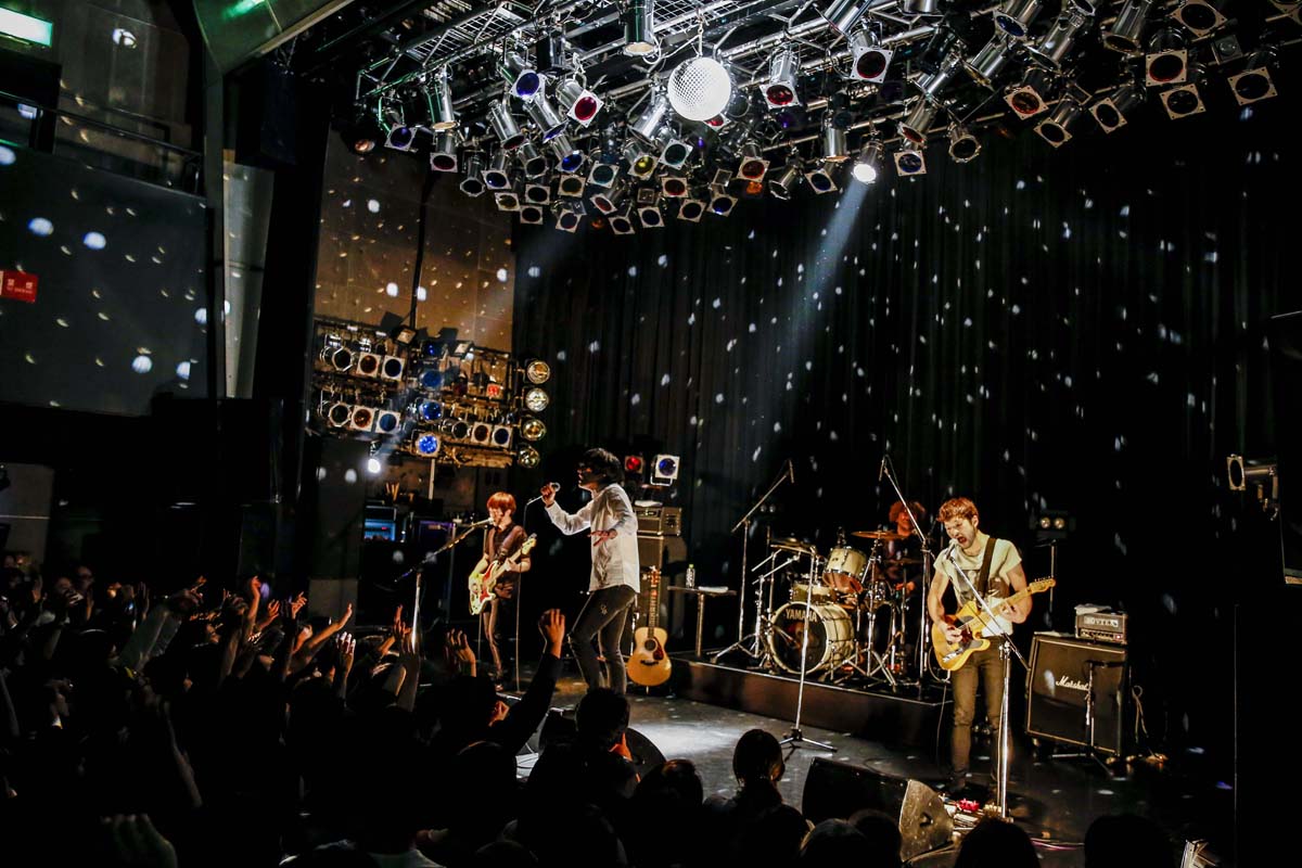 石崎ひゅーい「コッパミジンVol.2」の様子。（撮影：上飯坂一）