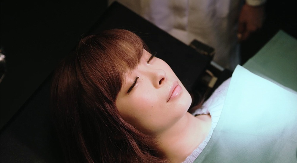 「きゃりーぱみゅぱみゅ 緊急手術!? 入院!? 搬送!?」のワンシーン。