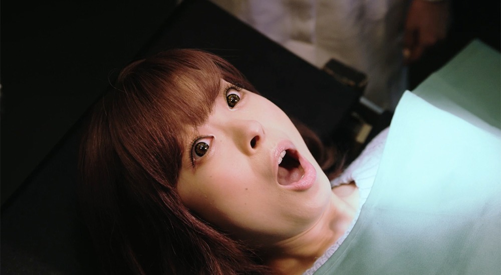 「きゃりーぱみゅぱみゅ 緊急手術!? 入院!? 搬送!?」のワンシーン。