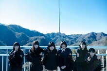 BELLRING少女ハート「BEYOND」付属のブックレットに収録される写真。（写真提供：AqbiRec）