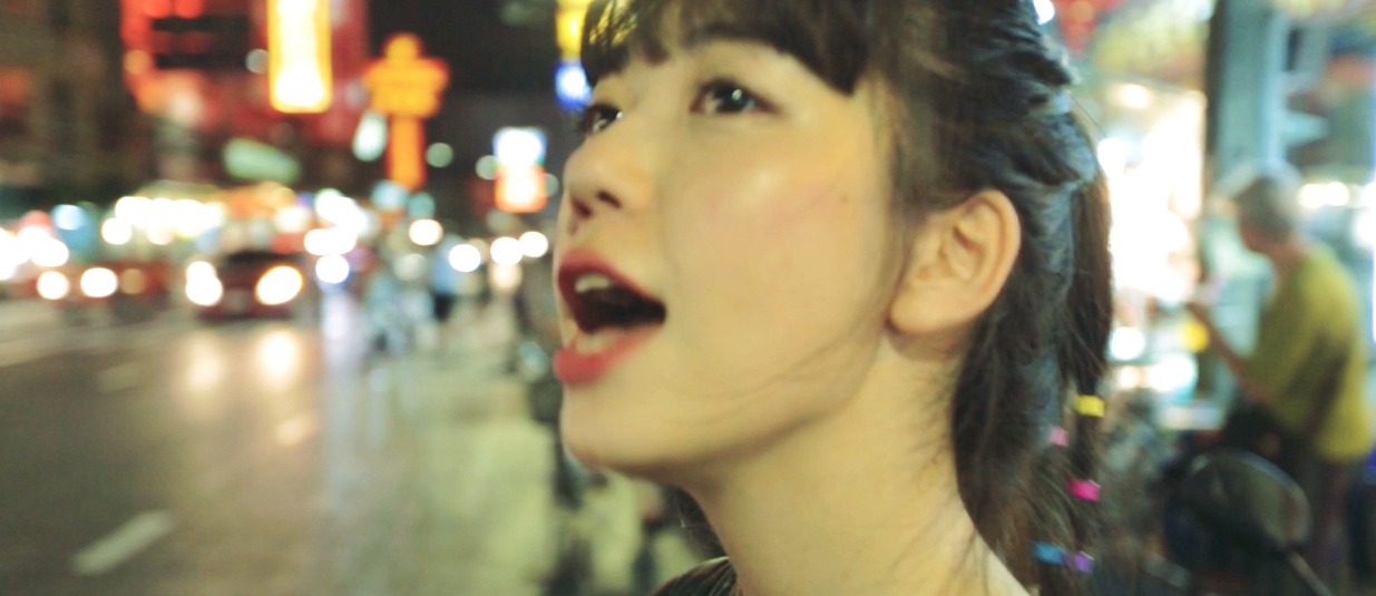 永原真夏「リトルタイガー」ミュージックビデオのワンシーン。
