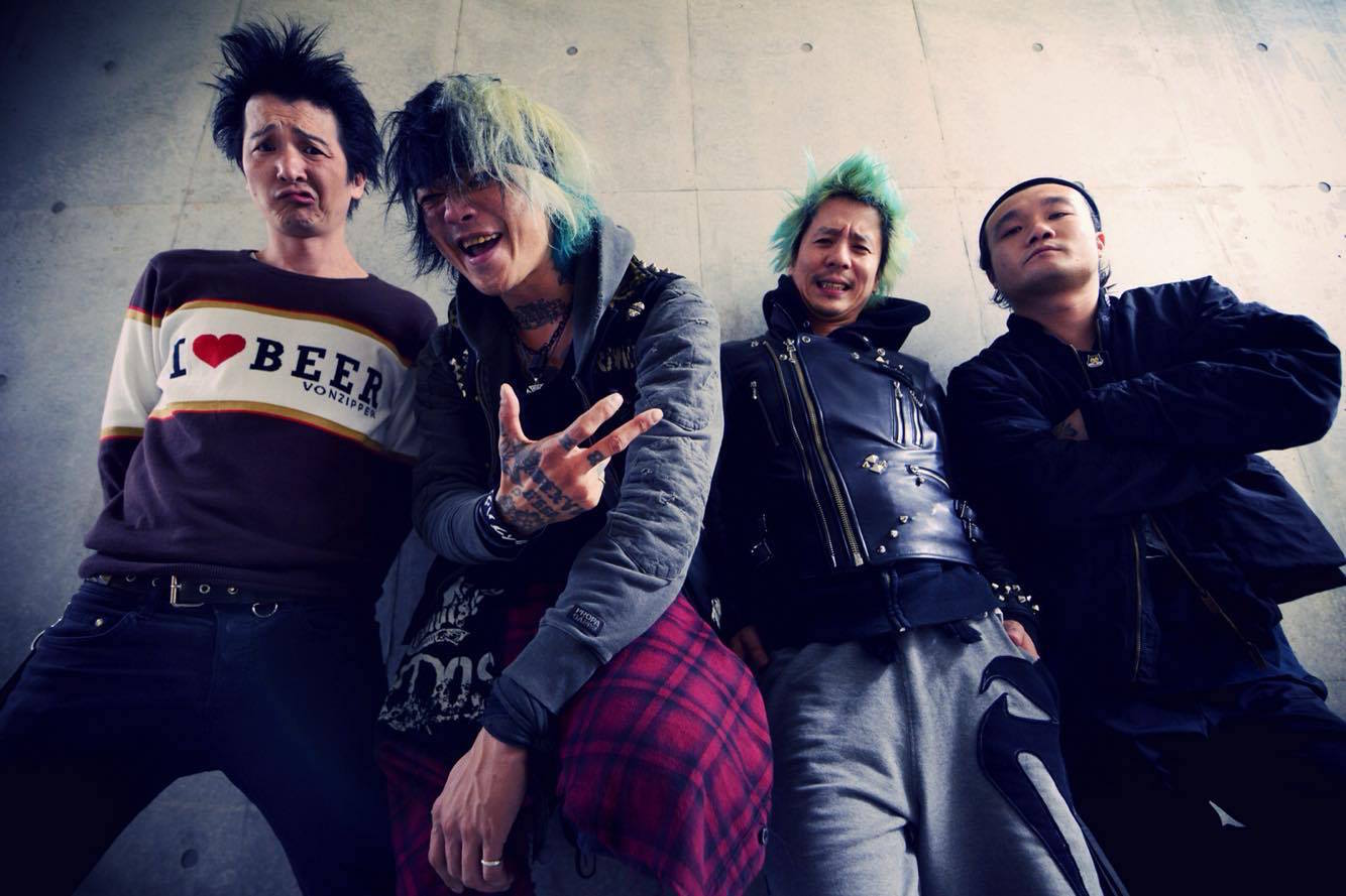 RADIOTS。右から2番目がmasasucks（G）。