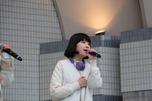 manaka（写真提供：ソニー・ミュージックレコーズ）