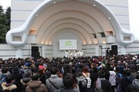 Little Glee Monsterフリーライブの模様。（写真提供：ソニー・ミュージックレコーズ）