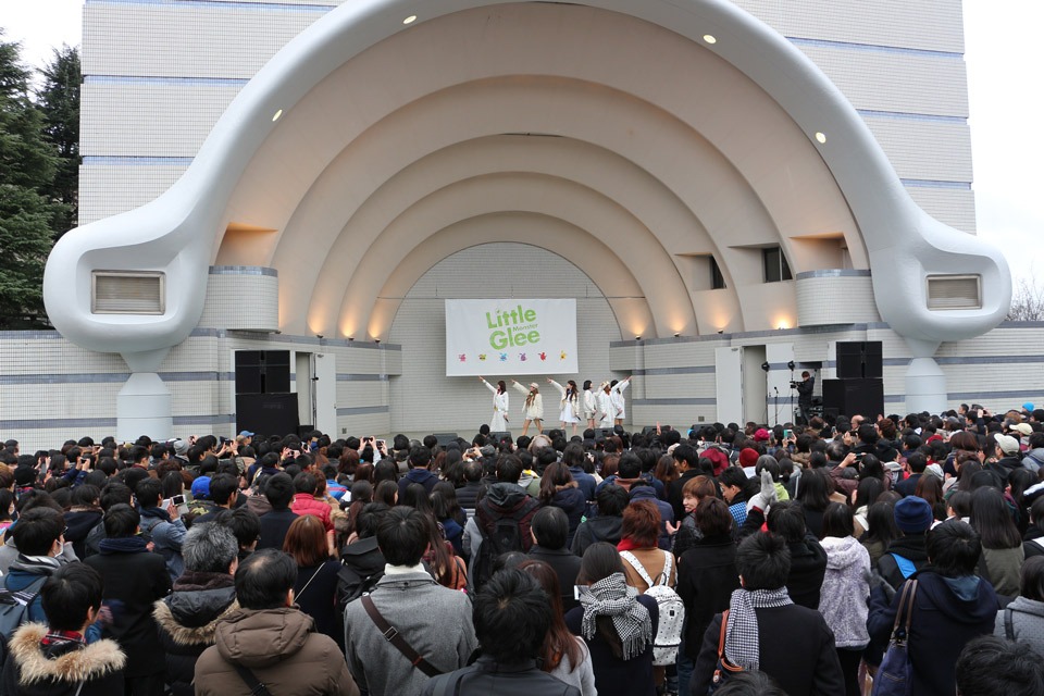 Little Glee Monsterフリーライブの模様。（写真提供：ソニー・ミュージックレコーズ）