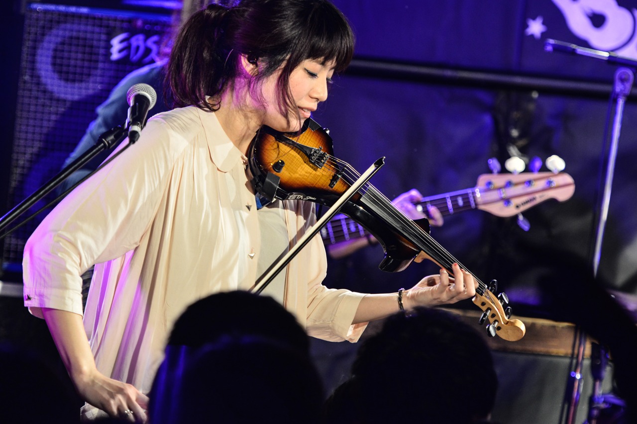 東出真緒（Violin / BIGMAMA）（Photo by AZUSA TAKADA）