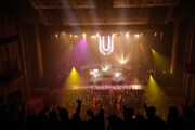 「UNISON SQUARE GARDEN TOUR 2015-2016『プログラムcontinued』」ツアーファイナル公演の様子。（撮影：堀田芳香）