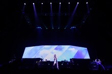 川田まみのステージの様子。（写真提供：エムオン・エンタテインメント）