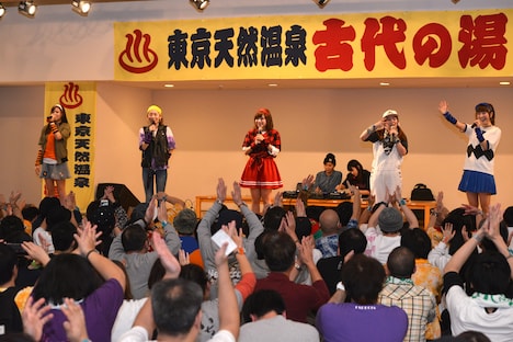 2016年1月に行われた「湯会」の様子。