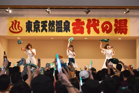 2016年1月の「湯会」Negicco出演時の様子。