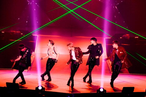 「SHINee WORLD 2016 ～D×D×D～」マリンメッセ福岡公演の様子。（写真提供：EMI Records）