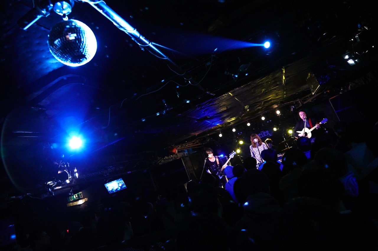ノンブラリ「HOMETOWN Release Tour Final "OKAERI"」東京・下北沢SHELTER公演の様子。（撮影：森昭人）