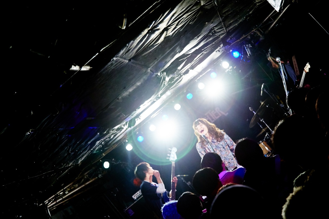 ノンブラリ「HOMETOWN Release Tour Final "OKAERI"」東京・下北沢SHELTER公演の様子。（撮影：森昭人）
