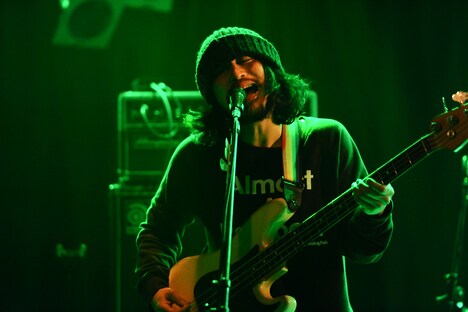 佐々木健太郎(Vo, B / アナログフィッシュ)(Photo by MASANORI FUJIKAWA)