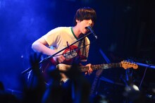 藤森元生（Vo, G / SAKANAMON）（Photo by MASANORI FUJIKAWA）