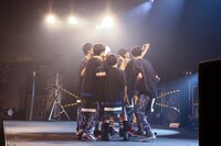 SUPER★DRAGONのライブの様子。（撮影：笹森健一）