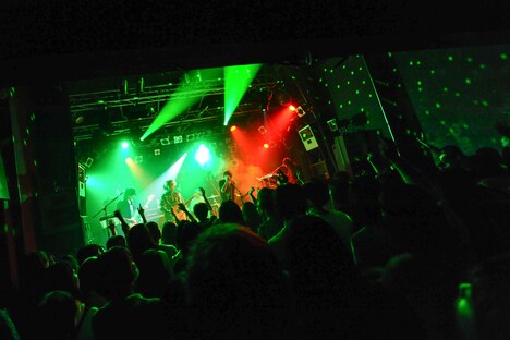 The Flickersのライブの様子。(Photo by MASANORI FUJIKAWA)