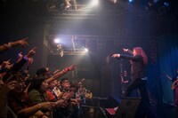 トミタ栞（写真提供：EPICレコードジャパン）