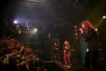 トミタ栞（写真提供：EPICレコードジャパン）