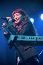 トミタ栞（写真提供：EPICレコードジャパン）