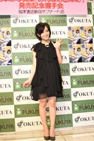 人気画像10位は「山本彩、変顔も満載の新作写真集『恥ずかしいけど見てほしい』」より、山本彩。