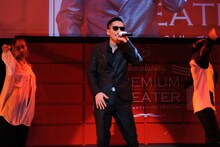 Zeebraのオープニングアクトの様子。