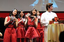 東京女子流と高木康政シェフ。