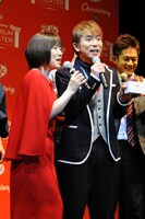 森昌子と濱口優（よゐこ）。