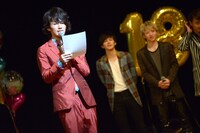 手紙を読み上げるMASAKI。