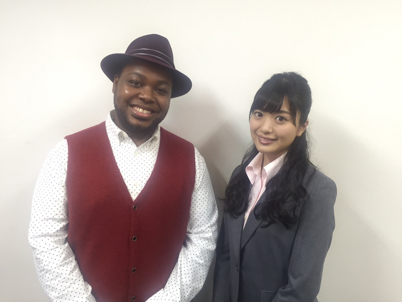 左からクリス・ハート、北原里英（NGT48チームNIII）。
